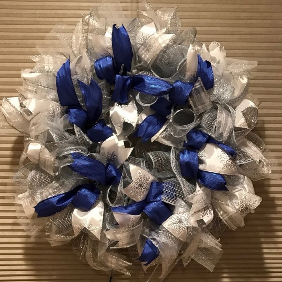 Lighted wreath - Picture 3 of 4